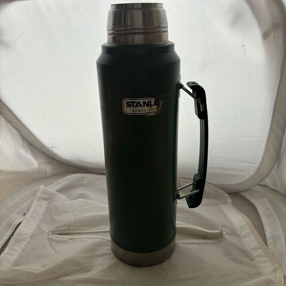 Stanley Classic Green 1-1:L Vacuum Thermos 20-01132 - Picture 1 of 7